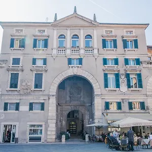 Domus Nova Palace - Italian Homing Gasthof